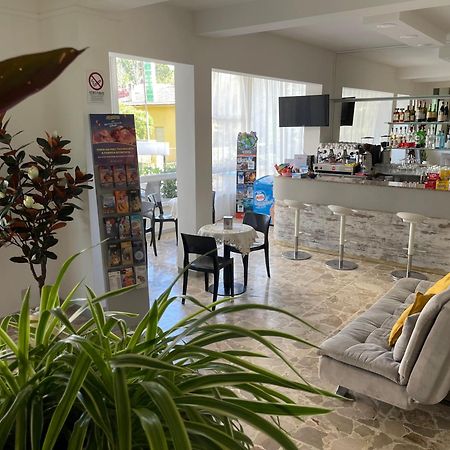 Hotel Barbiani Riccione Dış mekan fotoğraf