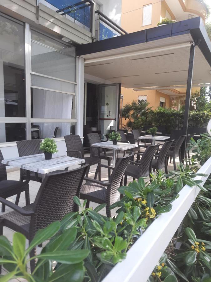 Hotel Barbiani Riccione Dış mekan fotoğraf